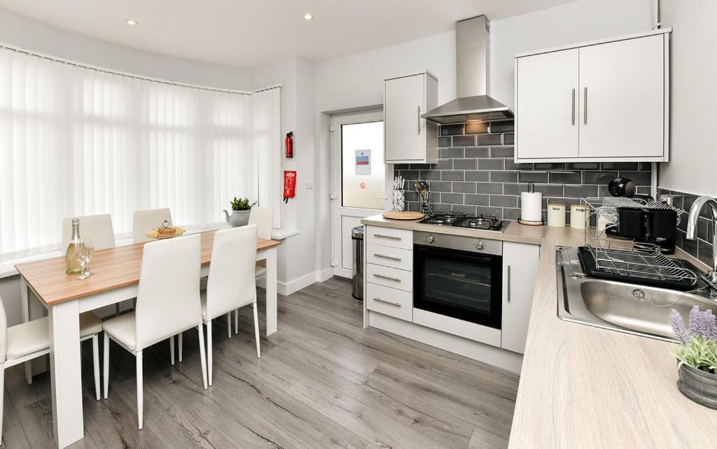 Just Stay Wales Swansea Ngoại thất bức ảnh